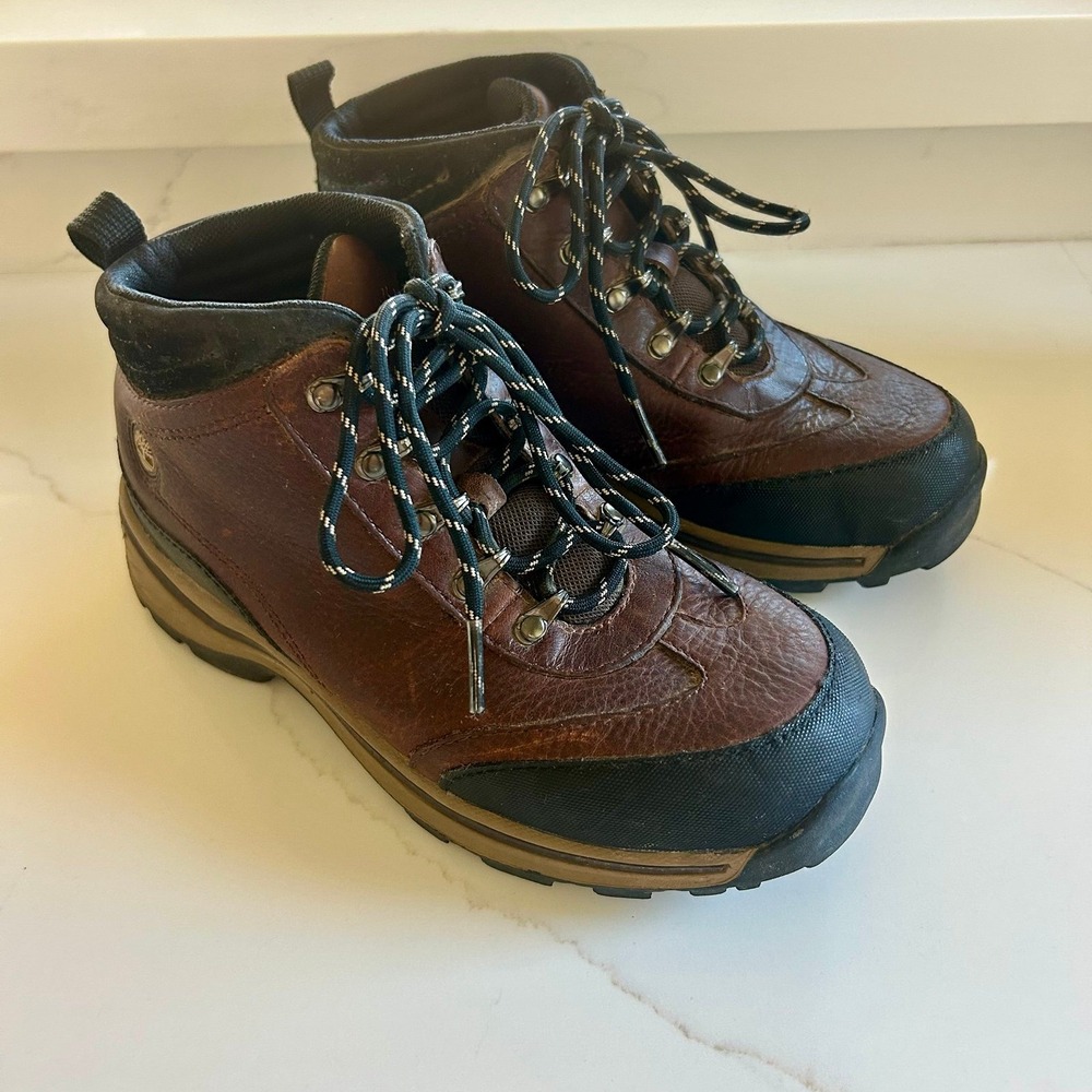 Youth Timberland Insulated Brown Leather Boots Size 2Y